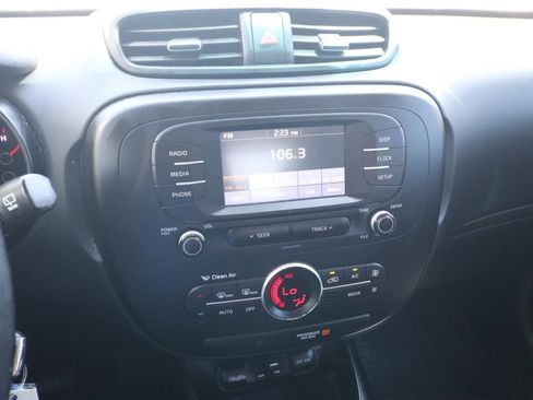 Used 2017 Kia Soul + image 20