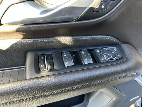 Used 2024 GMC Yukon Denali w/ Denali Reserve Package image 13