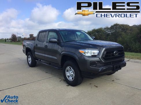 Used 2022 Toyota Tacoma SR image 1