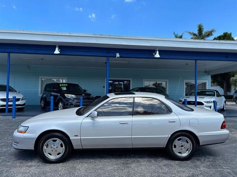 Used 1996 Lexus ES 330 FWD image 2