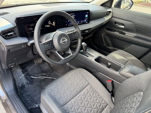 Used 2026 Nissan Kicks SV image 11