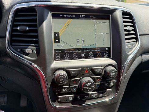 Used 2018 Jeep Grand Cherokee Altitude AWD/4WD image 17