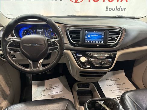 Used 2019 Chrysler Pacifica Touring-L image 24