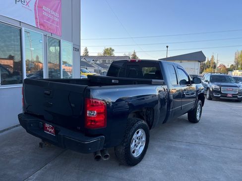 Used 2007 Chevrolet Silverado 1500 LT w/ 1LT Convenience Package AWD/4WD image 8