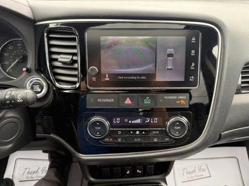 Used 2018 Mitsubishi Outlander AWD image 15