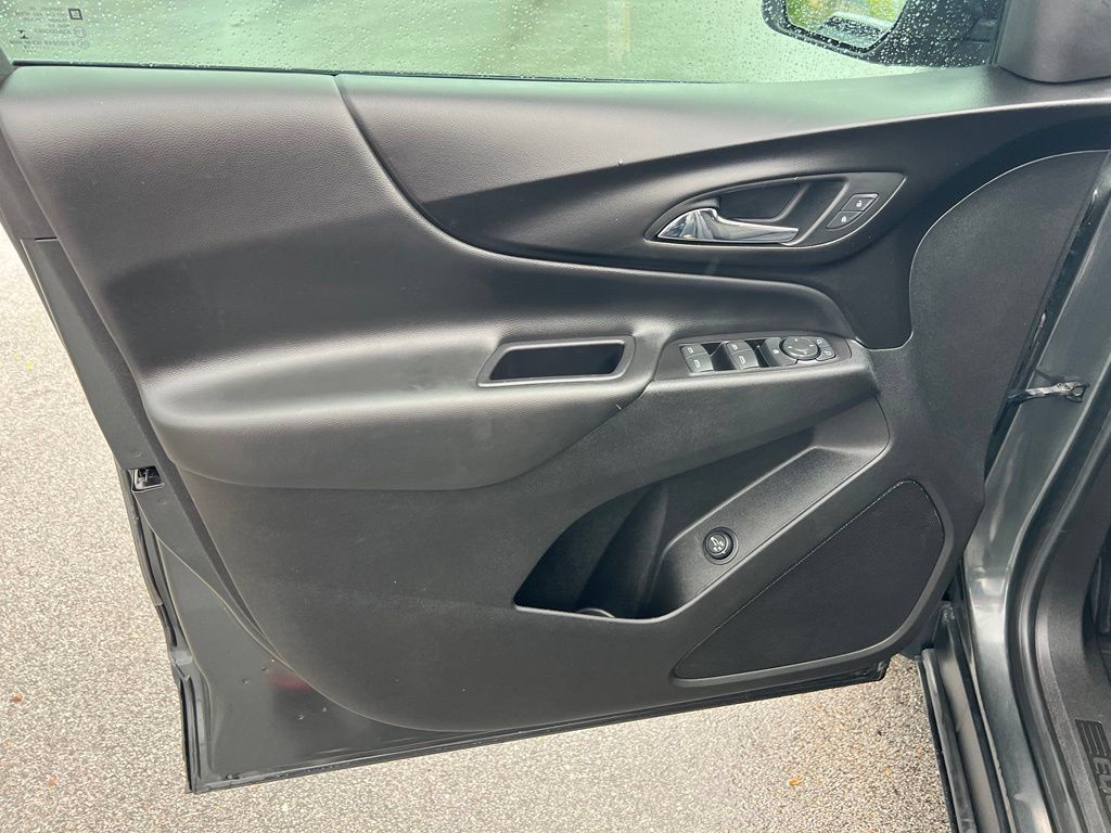Used 2018 Chevrolet Equinox LT FWD image 18