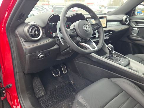 Used 2025 Alfa Romeo Tonale w/ Premium Package image 27