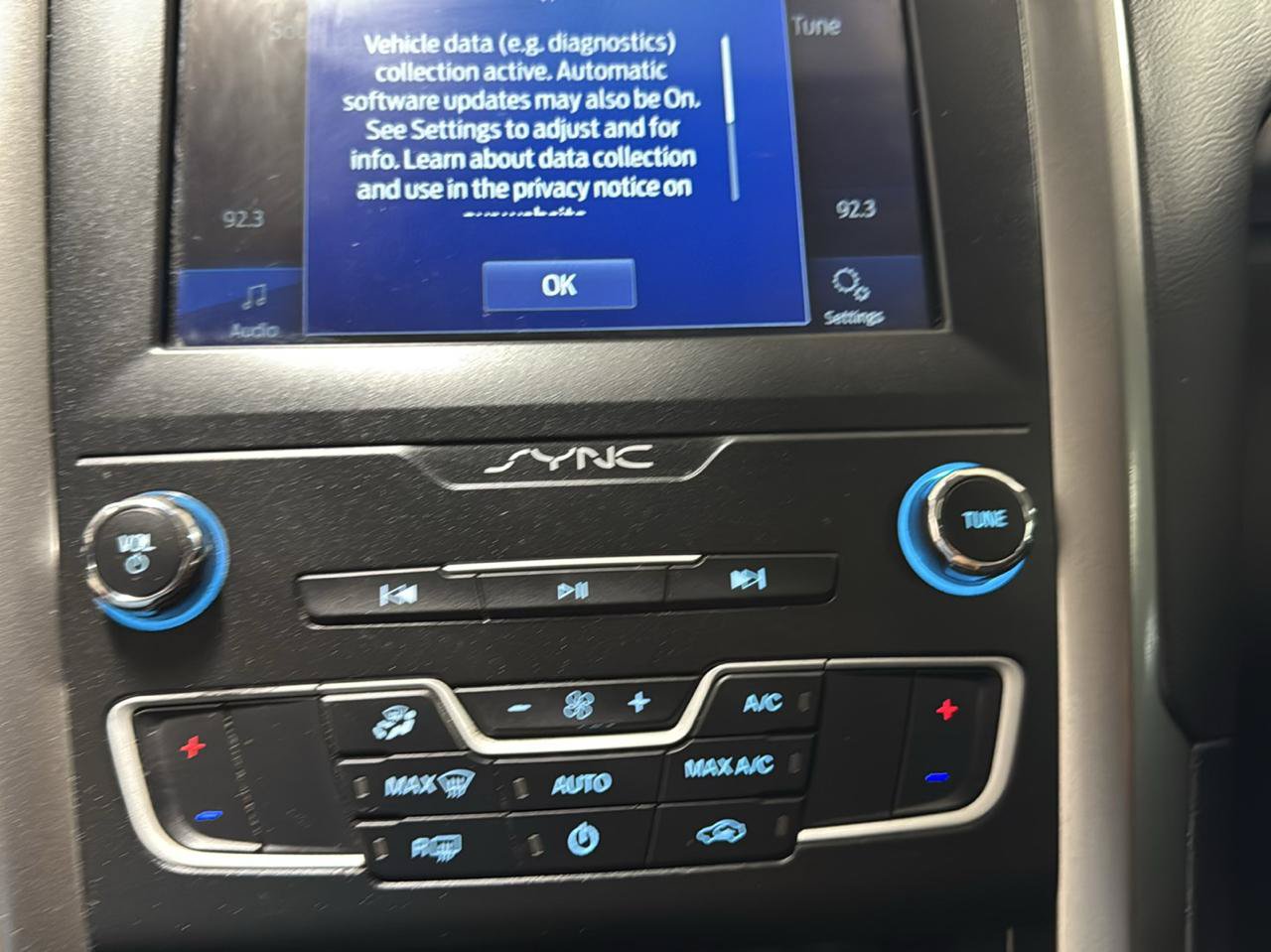 Used 2020 Ford Fusion SE FWD image 20