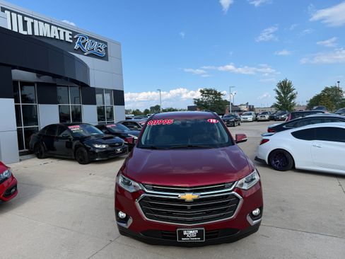 Used 2018 Chevrolet Traverse LT FWD image 3