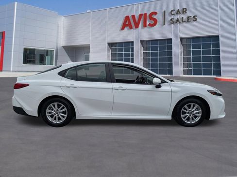 Used 2025 Toyota Camry LE image 5