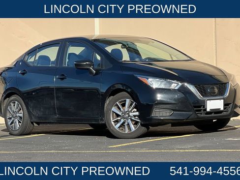 Used 2021 Nissan Versa SV image 2