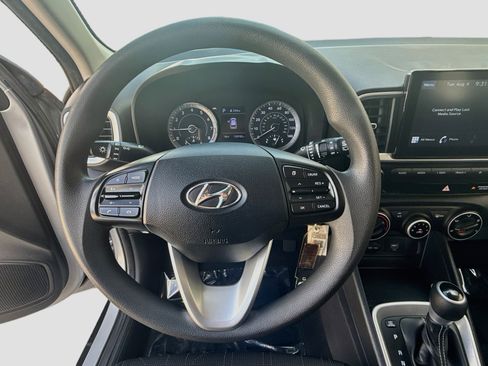 Used 2021 Hyundai Venue SE FWD image 8