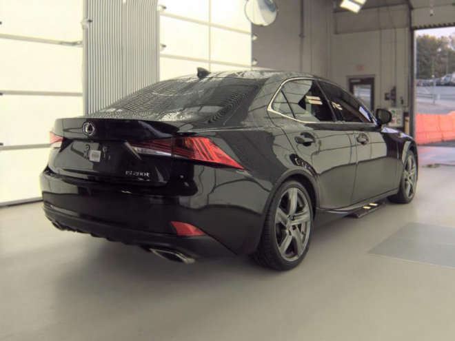 Used 2017 Lexus IS 200t w/ Premium Package RWD image 4