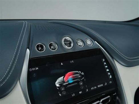 Used 2022 Aston Martin DBX AWD/4WD image 21