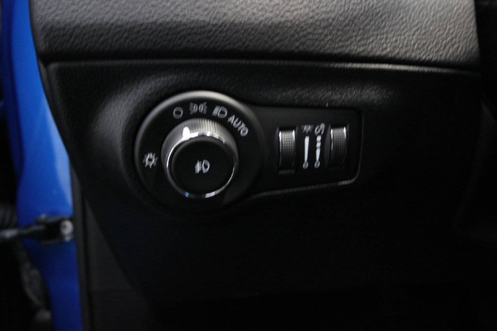 Used 2019 Jeep Compass Latitude w/ Cold Weather Group AWD/4WD image 15
