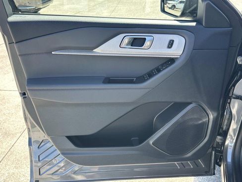 New 2026 Ford Explorer Active RWD image 10