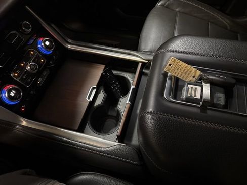 Used 2022 GMC Yukon XL Denali w/ Denali Premium Package image 16