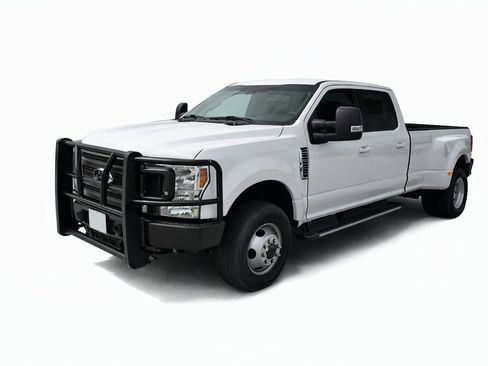 Used 2024 Ford F350 Lariat image 1