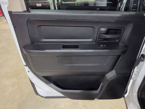 Used 2018 RAM 1500 Express AWD/4WD image 32