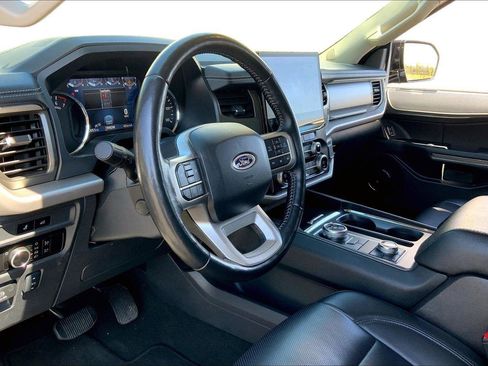 Used 2024 Ford Expedition XLT image 12