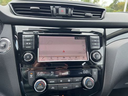 Used 2022 Nissan Rogue Sport SL w/ Premium Package image 25