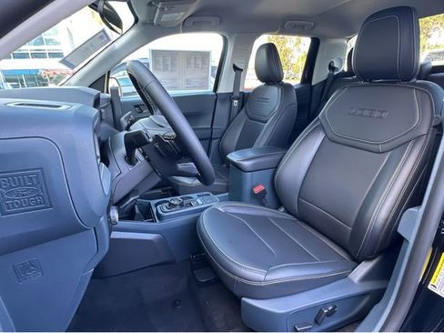 Used 2025 Ford Maverick Lobo image 16