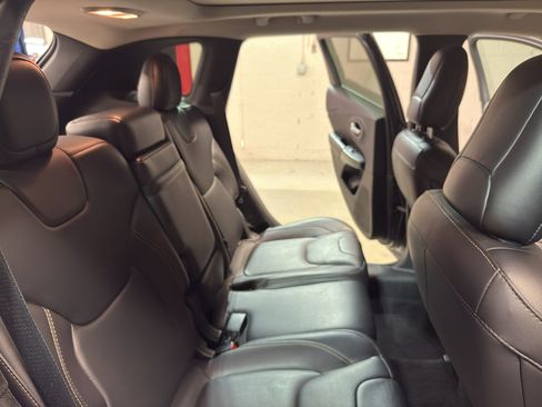 Used 2016 Jeep Cherokee Limited AWD/4WD image 27