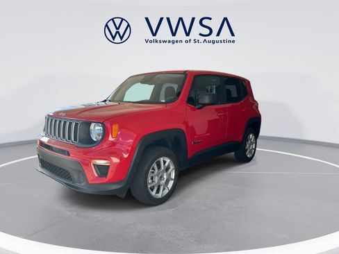 Used 2023 Jeep Renegade Latitude AWD/4WD image 4