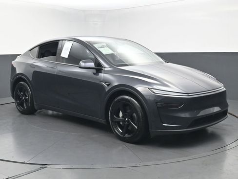 Used 2026 Tesla Model Y Long Range image 2