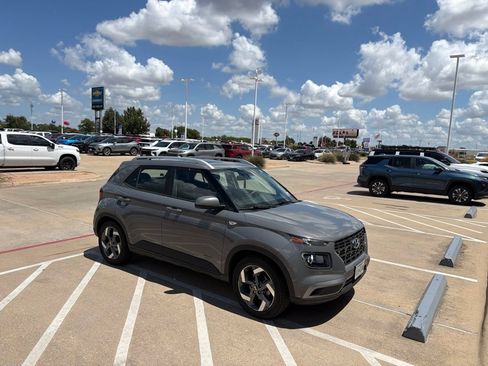 Used 2022 Hyundai Venue SEL w/ Cargo Package FWD image 1