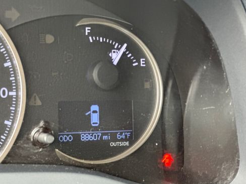 Used 2016 Lexus CT 200h w/ Seat Comfort Package FWD image 22