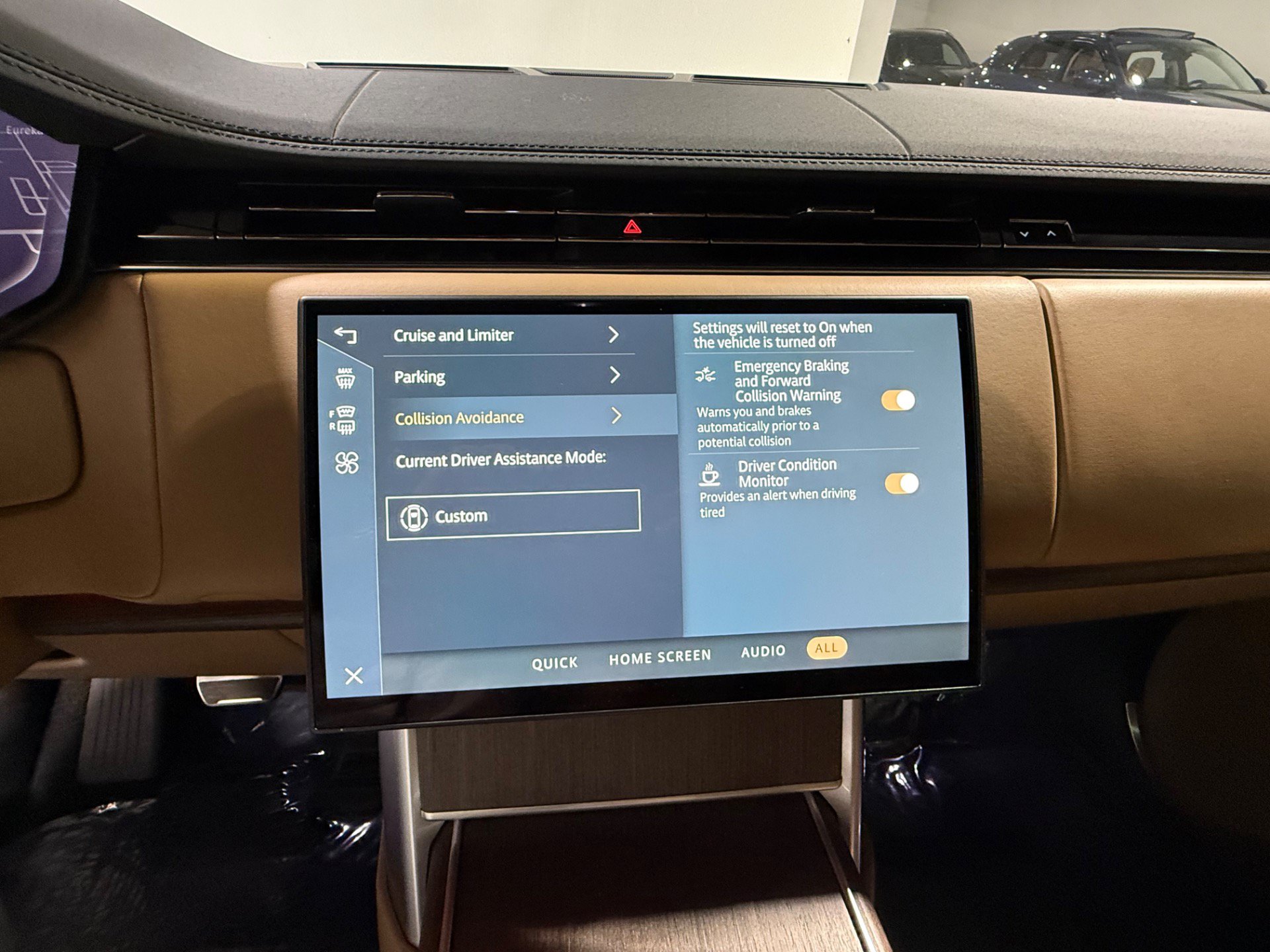 Used 2024 Land Rover Range Rover Long Wheelbase SE AWD/4WD image 38