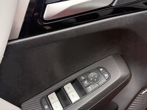 New 2025 Mitsubishi Outlander SE image 16