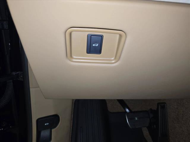 New 2026 Land Rover Range Rover SV AWD/4WD image 26