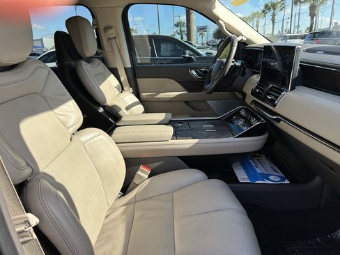 Used 2023 Lincoln Navigator Reserve image 22