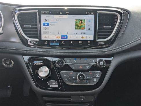 New 2026 Chrysler Pacifica Select image 17