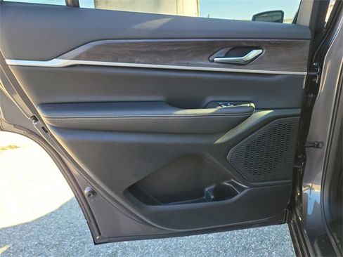 New 2025 Jeep Grand Cherokee L Limited image 14