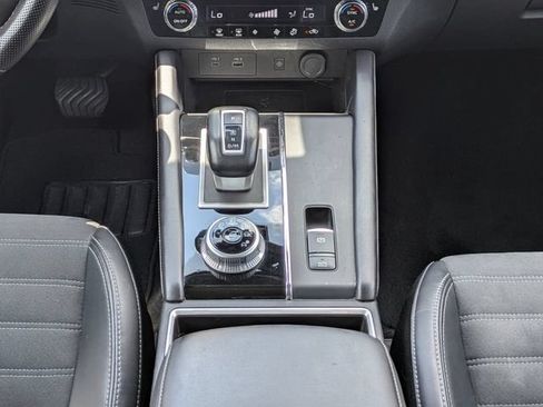 Used 2024 Mitsubishi Outlander SE FWD image 20