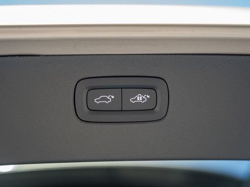 New 2026 Volvo XC90 B6 Plus w/ Protection Package Premier AWD/4WD image 11