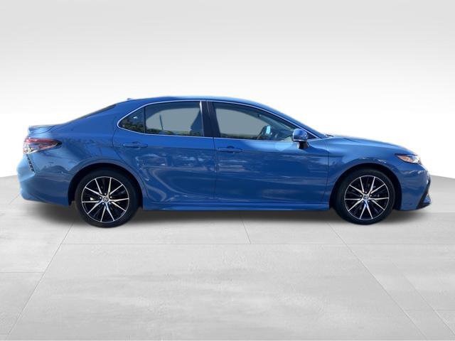 Used 2024 Toyota Camry SE w/ Cold Weather Package FWD image 4