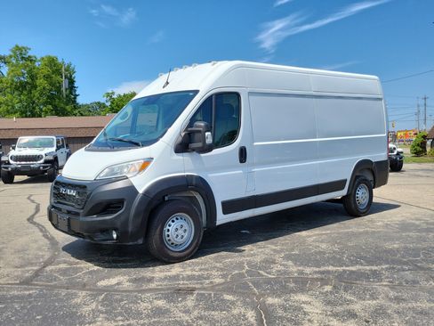 Used 2025 RAM ProMaster 2500 w/ Convenience Group FWD image 2