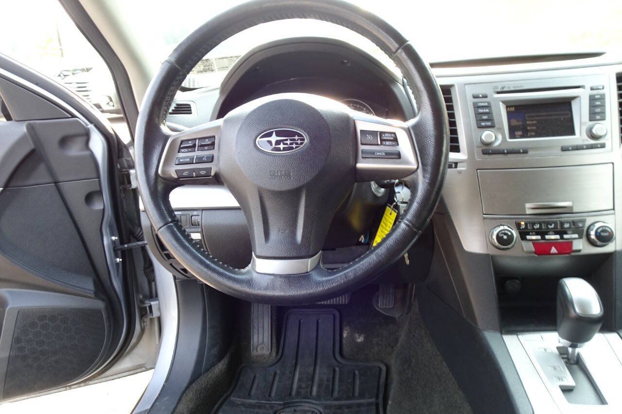 Used 2014 Subaru Outback 2.5i Premium w/ Accessory Value Package (OYX) AWD/4WD image 16