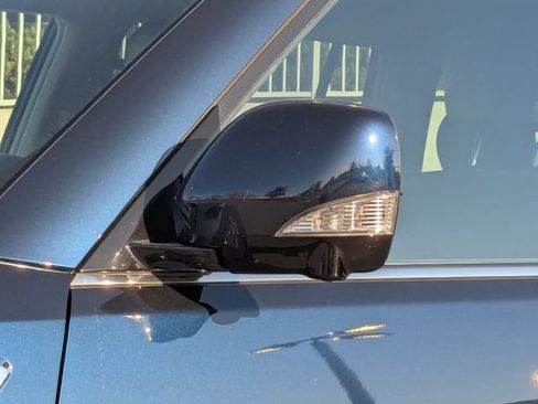 Used 2023 Nissan Armada SL w/ Captain's Chairs Package image 11