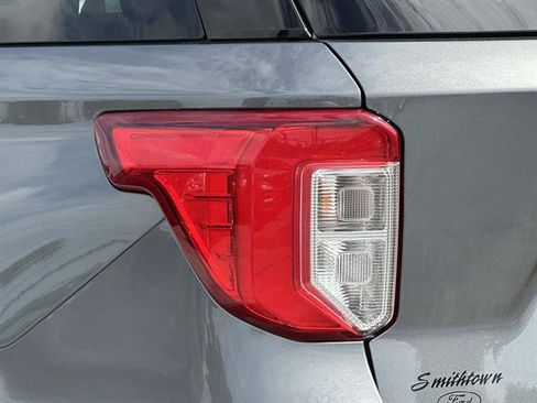 Used 2022 Ford Explorer XLT w/ Equipment Group 202A AWD/4WD image 9