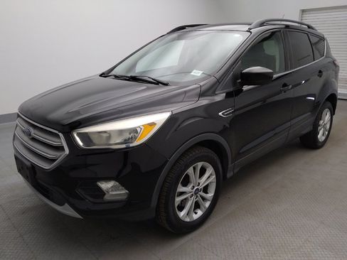 Used 2018 Ford Escape SE FWD image 2