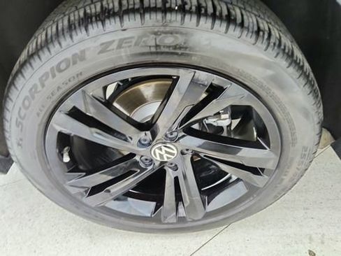 Used 2023 Volkswagen Tiguan SE R-Line image 58