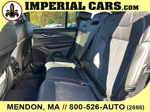 New 2025 Jeep Grand Cherokee Altitude image 18