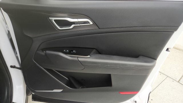 Used 2025 Kia Sportage EX FWD image 38