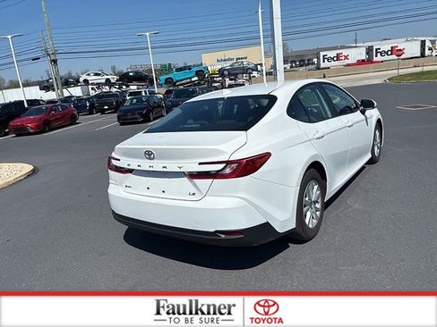 Used 2025 Toyota Camry LE image 9