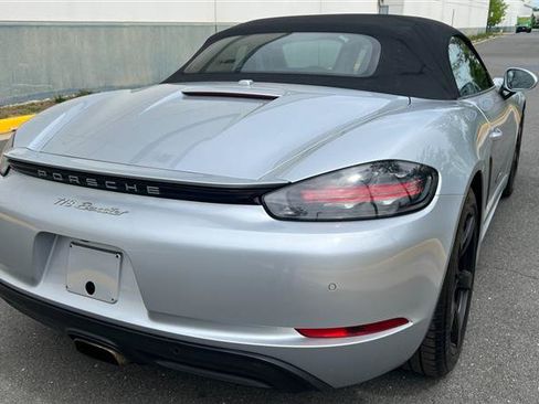 Used 2018 Porsche 718 Boxster RWD image 19